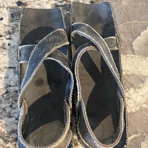 Sturdy shoes made out of tire. Sandles size 11 from Kenya. Real.